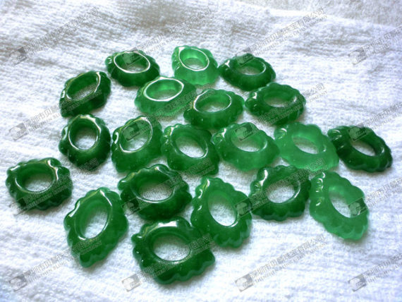 Dyed green jade carved beads
