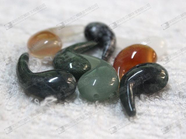 Semi precious stone comma shaped charms,reiki stones 勾玉吊墜