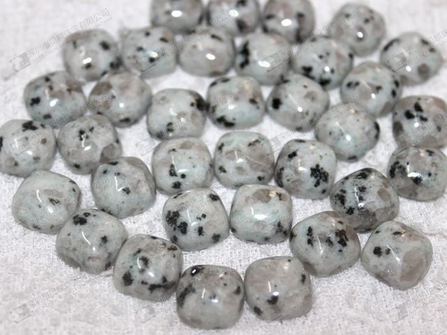 Sesame stone cabohcons