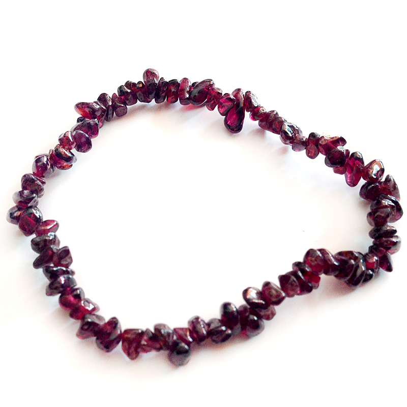 Garnet chip beaded bracelet