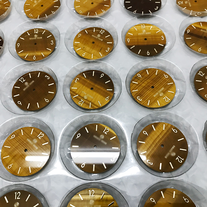 Tiger eye dials