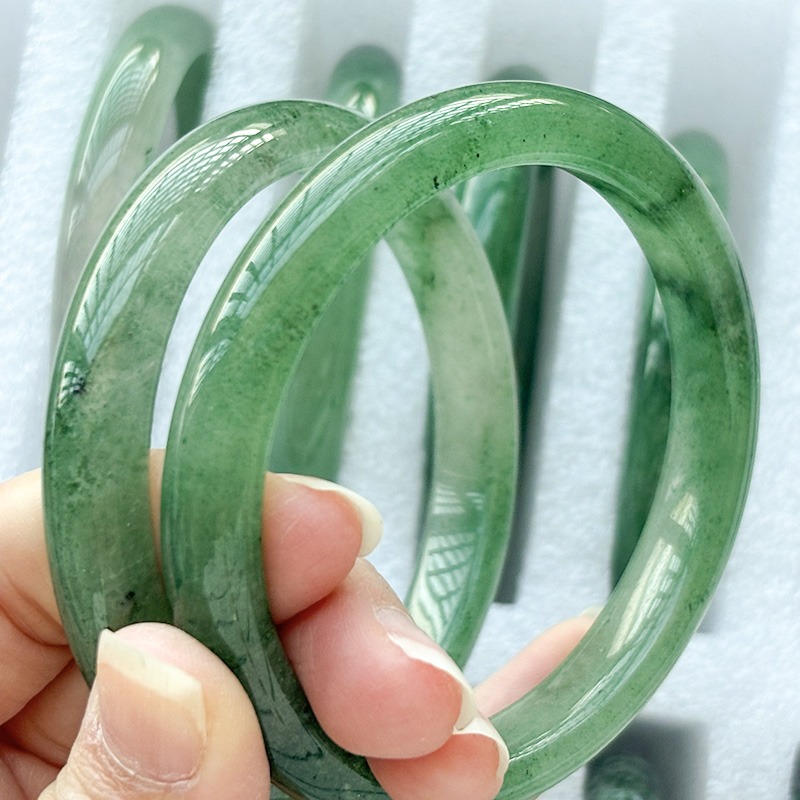 Green Strawberry Quartz Fashion Bangles